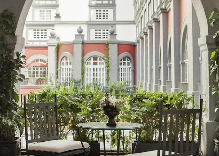 Four Seasons Hotel