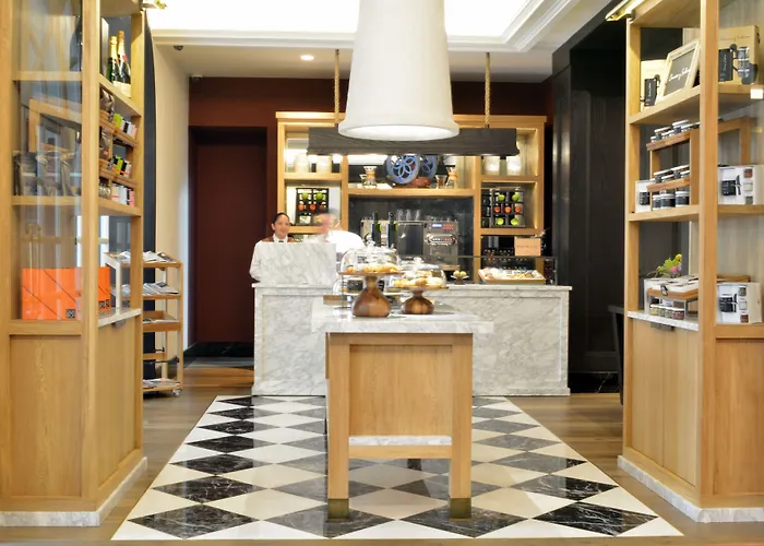 Four Seasons Hotel 5*