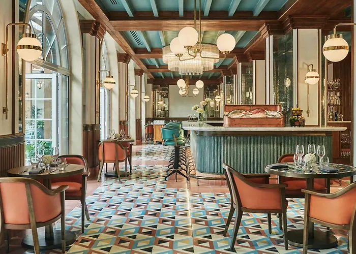 Four Seasons Hotel 5*