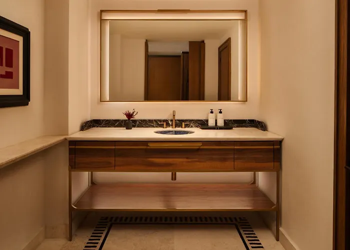 Four Seasons Hotel 5*