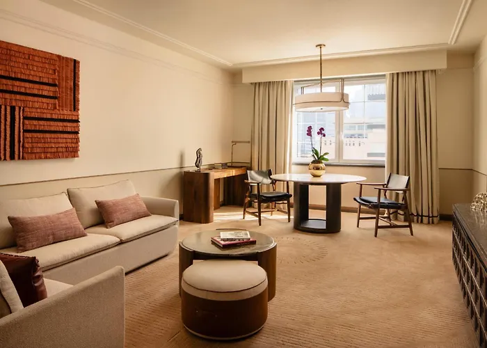 Four Seasons Hotel 5*