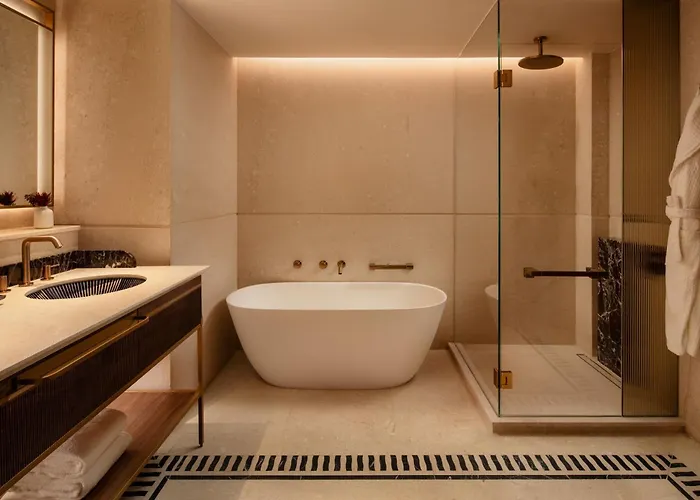 Отель Four Seasons 5*